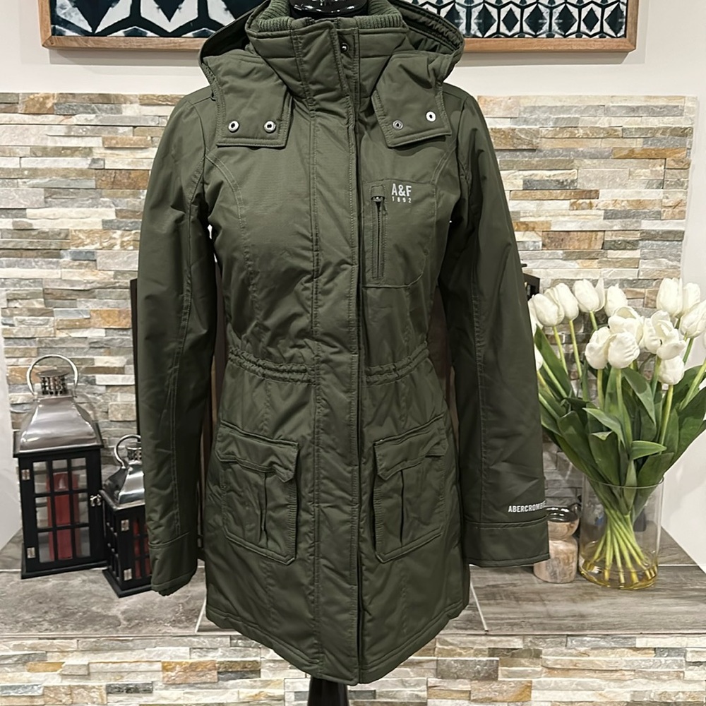 ABERCROMBIE & FITCH WOMEN’S ALL SEASON WEATHER WARRIOR JACKET